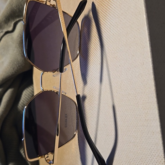 Quay Australia-NWOT "Srsly" Polarized Gold and Black Metal Sunglasses - Picture 16 of 17